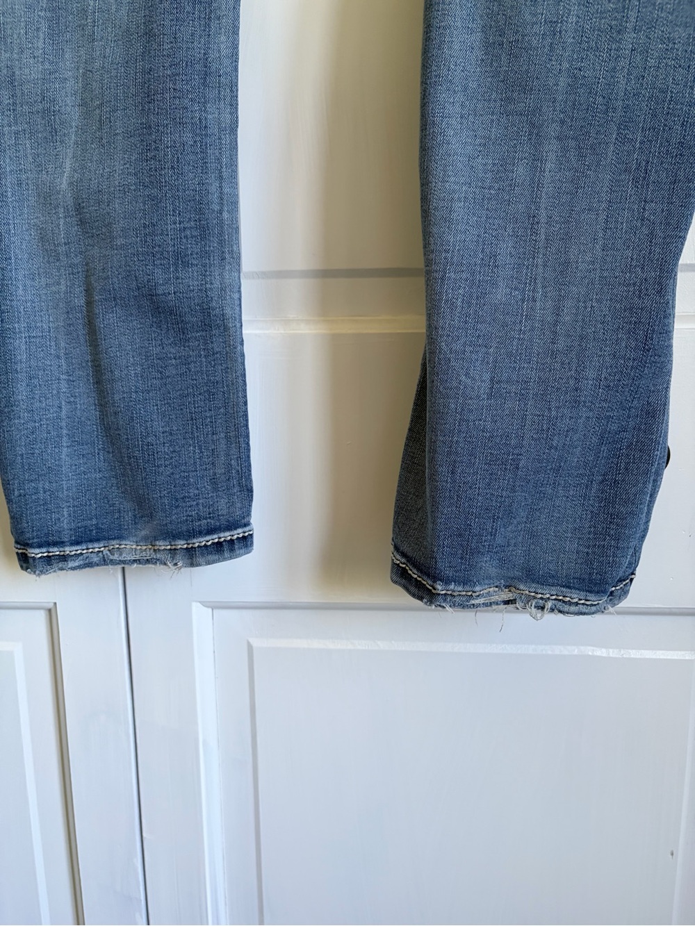 Miss Me Mid Rise Light Blue Straight Leg Jeans Sz 27 Embellishments on Pockets - Picture 9 of 12